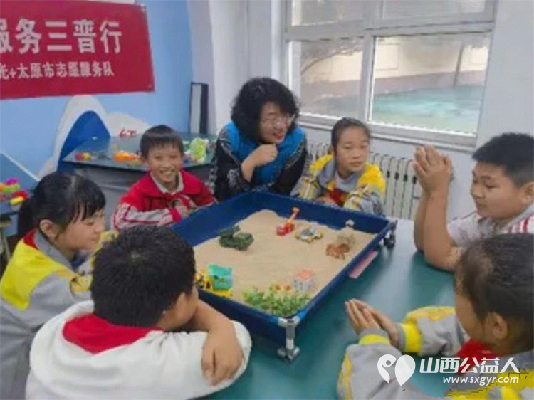 心上的中国·2025健心阳光心理科普志愿服务三晋行----山西人人心理健康志愿服务队走进兴华街第二小学点燃青少年科学梦想 - 第12张 - 山西公益人 心上的中国·2025健心阳光心理科普志愿服务三晋行----山西人人心理健康志愿服务队走进兴华街第二小学点燃青少年科学梦想 - 第12张