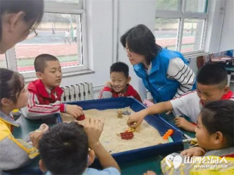 心上的中国·2025健心阳光心理科普志愿服务三晋行----山西人人心理健康志愿服务队走进兴华街第二小学点燃青少年科学梦想 - 第13张 - 山西公益人 心上的中国·2025健心阳光心理科普志愿服务三晋行----山西人人心理健康志愿服务队走进兴华街第二小学点燃青少年科学梦想 - 第13张