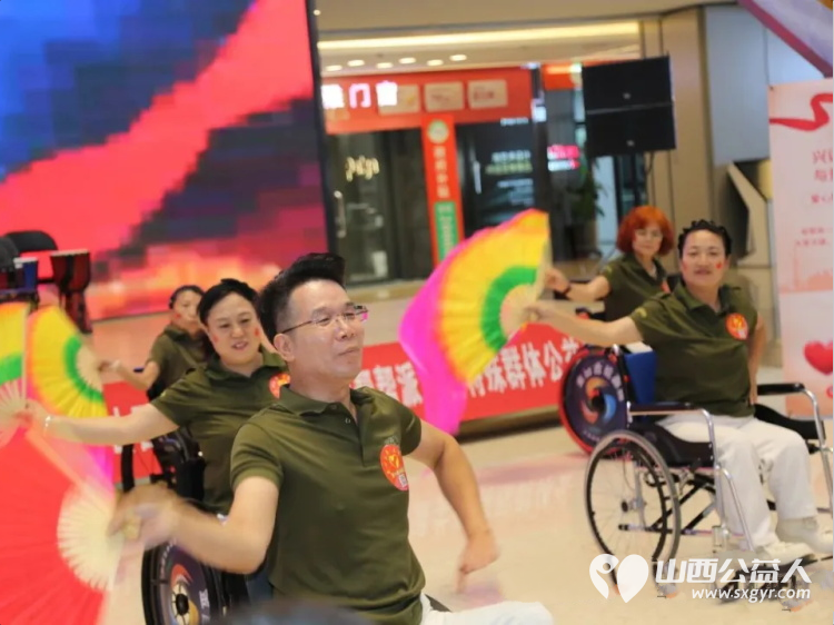 生命之光因爱闪耀----晋小爱星星之光公益演出感动落幕感谢每一位志愿者的无私付出感谢每一位爱心企业家的真诚相助更要感谢所有参与表演的孩子们 - 第15张 - 山西公益人 生命之光因爱闪耀----晋小爱星星之光公益演出感动落幕感谢每一位志愿者的无私付出感谢每一位爱心企业家的真诚相助更要感谢所有参与表演的孩子们 - 第15张