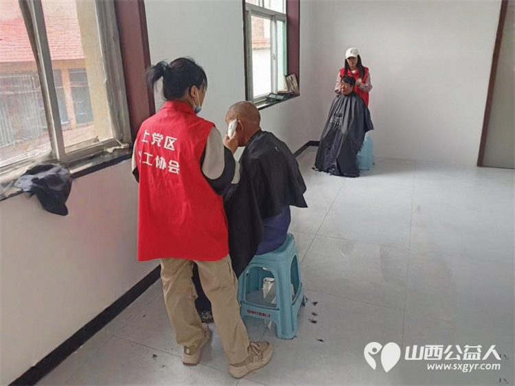 爱心义诊进社区公益理发暖人心----上党区义工协会志愿者面向横河村居民提供免费义诊和理发服务将志愿服务工作延伸到百姓家门口 - 第10张 - 山西公益人 爱心义诊进社区公益理发暖人心----上党区义工协会志愿者面向横河村居民提供免费义诊和理发服务将志愿服务工作延伸到百姓家门口 - 第10张