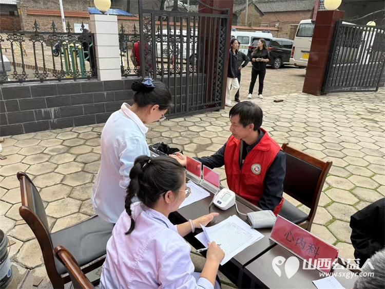 爱心义诊进社区公益理发暖人心----上党区义工协会志愿者面向横河村居民提供免费义诊和理发服务将志愿服务工作延伸到百姓家门口 - 第9张 - 山西公益人 爱心义诊进社区公益理发暖人心----上党区义工协会志愿者面向横河村居民提供免费义诊和理发服务将志愿服务工作延伸到百姓家门口 - 第9张