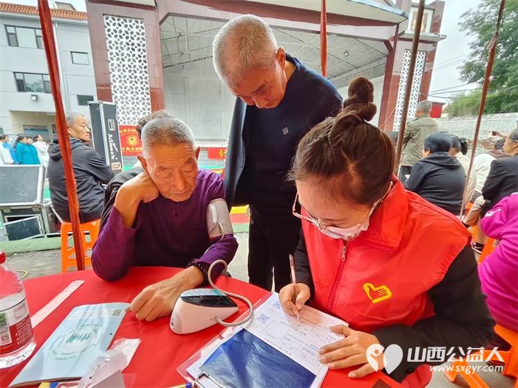 国庆中秋双节传情暖乡村公益同行护夕阳----寿阳县卡卡公益携手山西鼎盛源煤层气股份有限公司走进寿阳县草沟村80袋白面发放给高龄老人 - 第7张