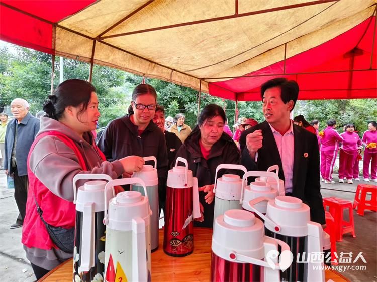 国庆中秋双节传情暖乡村公益同行护夕阳----寿阳县卡卡公益携手山西鼎盛源煤层气股份有限公司走进寿阳县草沟村80袋白面发放给高龄老人 - 第2张