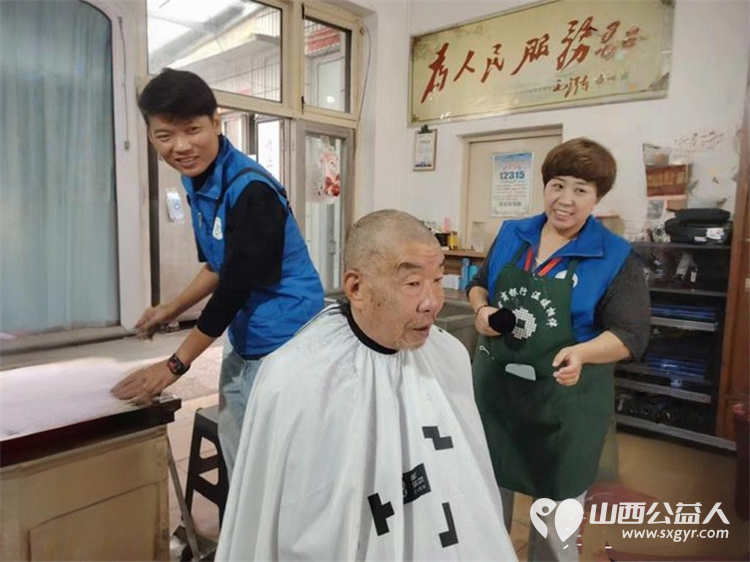 长治市小雨点公益志愿者协会志愿者如约而至来到雨花斋二部十年如一日坚持为老人义务理发义务帮厨 - 第10张