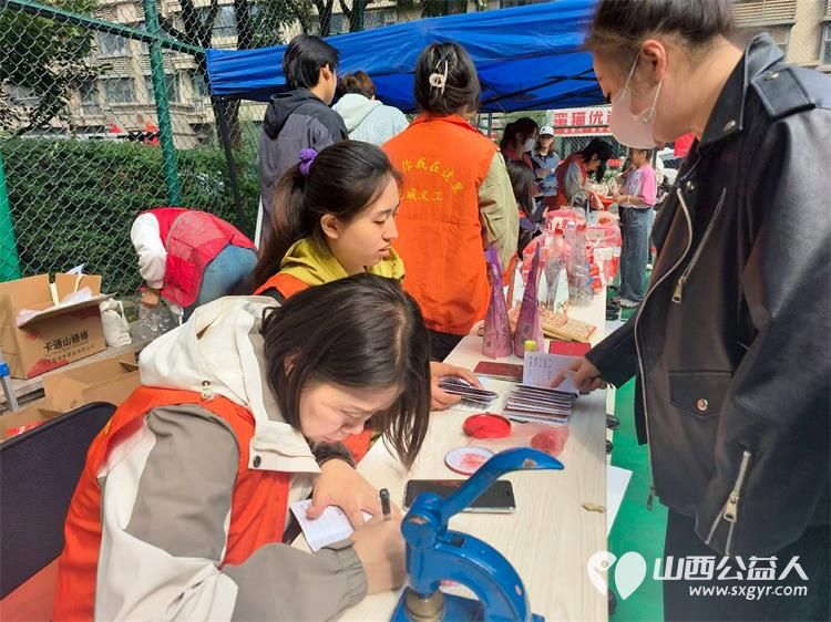 共筑中国梦想共建和谐社区----太原市龙城义工联合万柏林区小井峪街道长风街北社区、恒大雅苑物业服务中心、璎艺艺术舞蹈学校2025年国庆节中秋节主题活动 - 第18张