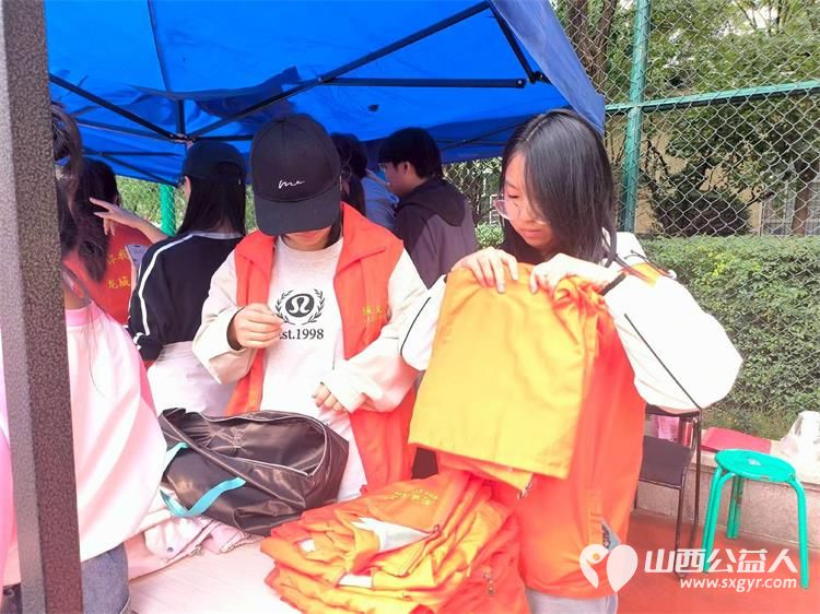 共筑中国梦想共建和谐社区----太原市龙城义工联合万柏林区小井峪街道长风街北社区、恒大雅苑物业服务中心、璎艺艺术舞蹈学校2025年国庆节中秋节主题活动 - 第16张