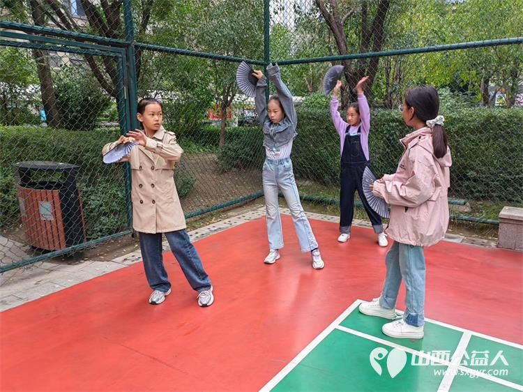 共筑中国梦想共建和谐社区----太原市龙城义工联合万柏林区小井峪街道长风街北社区、恒大雅苑物业服务中心、璎艺艺术舞蹈学校2025年国庆节中秋节主题活动 - 第11张