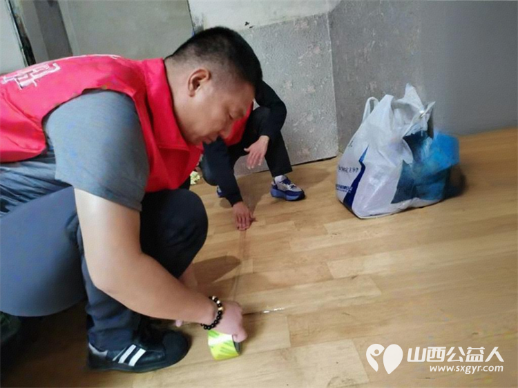 指尖拂尘温暖入心----太原市志愿者小分队志愿者帮助失孤老人家居整改爱心活动有感 - 第25张