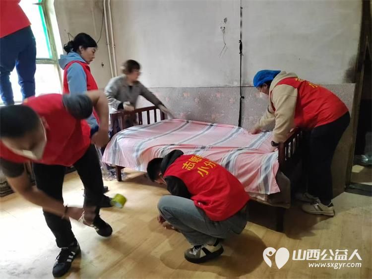 指尖拂尘温暖入心----太原市志愿者小分队志愿者帮助失孤老人家居整改爱心活动有感 - 第15张