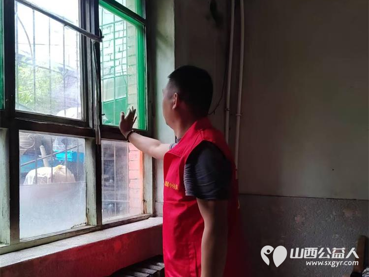 指尖拂尘温暖入心----太原市志愿者小分队志愿者帮助失孤老人家居整改爱心活动有感 - 第12张