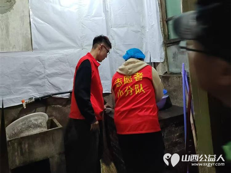 指尖拂尘温暖入心----太原市志愿者小分队志愿者帮助失孤老人家居整改爱心活动有感 - 第17张