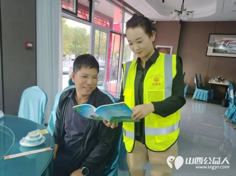 国庆中秋双节临近护民生 忻州市环保志愿者协会志愿者走进古城西门外餐饮区筑牢食安防线 - 第7张 - 山西公益人 国庆中秋双节临近护民生 忻州市环保志愿者协会志愿者走进古城西门外餐饮区筑牢食安防线 - 第7张