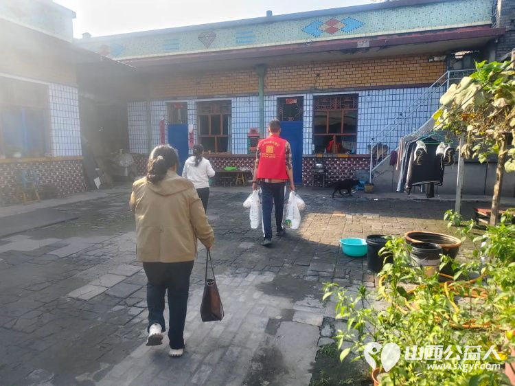 弘扬敬老美德共庆中秋佳节(纪实七)2025年9月26日介休市敬老协会给义棠镇70岁以上低保老人每人赠送20斤精粉2斤五仁月饼 - 第13张 - 山西公益人 弘扬敬老美德共庆中秋佳节(纪实七)2025年9月26日介休市敬老协会给义棠镇70岁以上低保老人每人赠送20斤精粉2斤五仁月饼 - 第13张