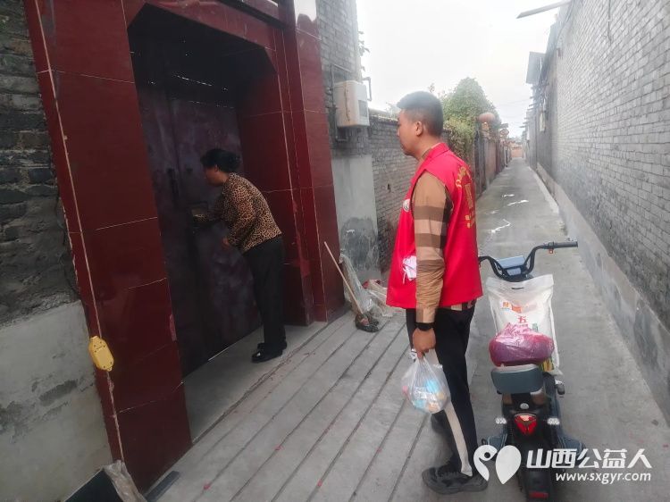 弘扬敬老美德共庆中秋佳节(纪实七)2025年9月26日介休市敬老协会给义棠镇70岁以上低保老人每人赠送20斤精粉2斤五仁月饼 - 第3张 - 山西公益人 弘扬敬老美德共庆中秋佳节(纪实七)2025年9月26日介休市敬老协会给义棠镇70岁以上低保老人每人赠送20斤精粉2斤五仁月饼 - 第3张