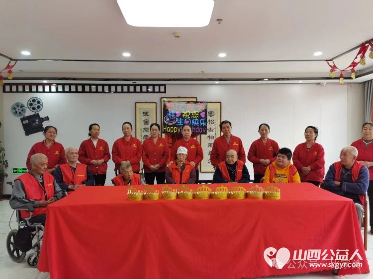 与国同庆迎华诞共贺生辰暖银发----太原市杏花岭区比家美慈爱养护院十月集体生日会与祖国一同见证更多美好岁月 - 第2张 - 山西公益人 与国同庆迎华诞共贺生辰暖银发----太原市杏花岭区比家美慈爱养护院十月集体生日会与祖国一同见证更多美好岁月 - 第2张