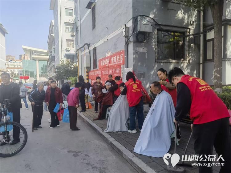 志愿服务进社区健康活动暖人心----介休市敬老协会志愿者2025年9月24日走进西南街道南河沿街社区为社区所有老人们爱心理发义诊按摩理疗 - 第4张