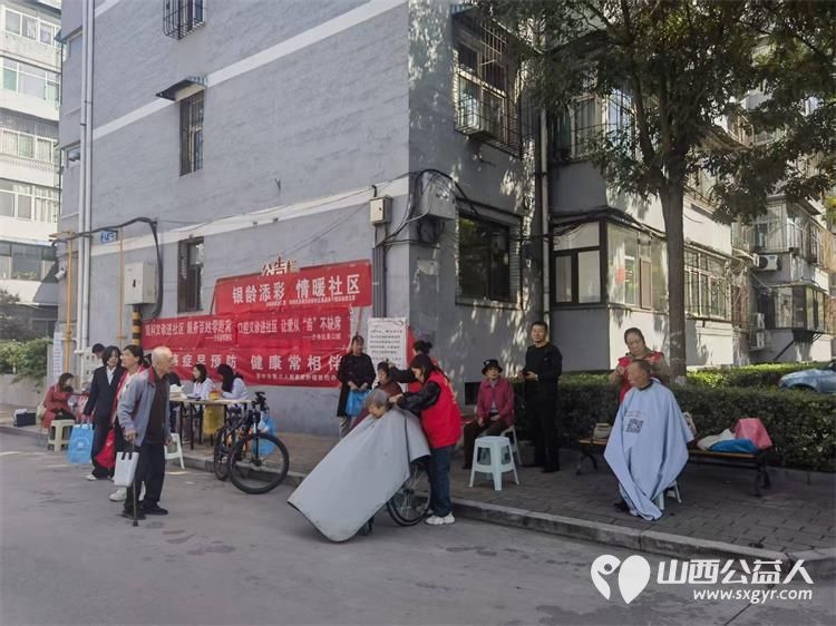 志愿服务进社区健康活动暖人心----介休市敬老协会志愿者2025年9月24日走进西南街道南河沿街社区为社区所有老人们爱心理发义诊按摩理疗 - 第5张