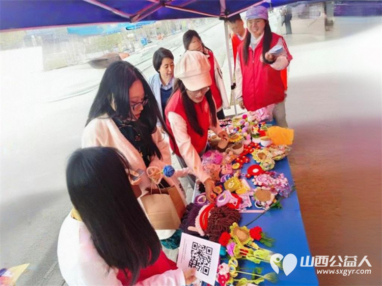 介休市北关街道彦博路社区志愿者协会联合杭州蔻德罕见病关爱中心以仁爱之心携手共进在博物馆广场举行爱心义卖活动让爱的火种燃遍每一个角落 - 第13张 - 山西公益人 介休市北关街道彦博路社区志愿者协会联合杭州蔻德罕见病关爱中心以仁爱之心携手共进在博物馆广场举行爱心义卖活动让爱的火种燃遍每一个角落 - 第13张