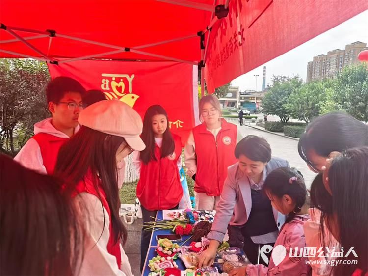 介休市北关街道彦博路社区志愿者协会联合杭州蔻德罕见病关爱中心以仁爱之心携手共进在博物馆广场举行爱心义卖活动让爱的火种燃遍每一个角落 - 第11张 - 山西公益人 介休市北关街道彦博路社区志愿者协会联合杭州蔻德罕见病关爱中心以仁爱之心携手共进在博物馆广场举行爱心义卖活动让爱的火种燃遍每一个角落 - 第11张