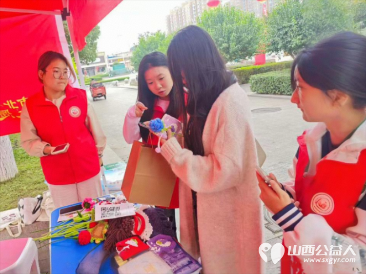介休市北关街道彦博路社区志愿者协会联合杭州蔻德罕见病关爱中心以仁爱之心携手共进在博物馆广场举行爱心义卖活动让爱的火种燃遍每一个角落 - 第12张 - 山西公益人 介休市北关街道彦博路社区志愿者协会联合杭州蔻德罕见病关爱中心以仁爱之心携手共进在博物馆广场举行爱心义卖活动让爱的火种燃遍每一个角落 - 第12张