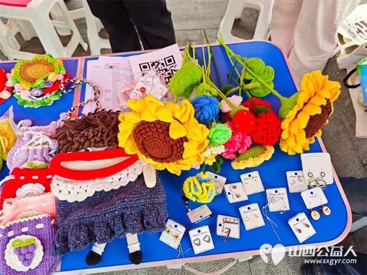 介休市北关街道彦博路社区志愿者协会联合杭州蔻德罕见病关爱中心以仁爱之心携手共进在博物馆广场举行爱心义卖活动让爱的火种燃遍每一个角落 - 第19张 - 山西公益人 介休市北关街道彦博路社区志愿者协会联合杭州蔻德罕见病关爱中心以仁爱之心携手共进在博物馆广场举行爱心义卖活动让爱的火种燃遍每一个角落 - 第19张