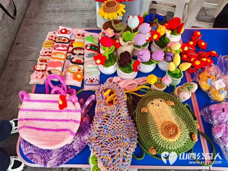 介休市北关街道彦博路社区志愿者协会联合杭州蔻德罕见病关爱中心以仁爱之心携手共进在博物馆广场举行爱心义卖活动让爱的火种燃遍每一个角落 - 第18张 - 山西公益人 介休市北关街道彦博路社区志愿者协会联合杭州蔻德罕见病关爱中心以仁爱之心携手共进在博物馆广场举行爱心义卖活动让爱的火种燃遍每一个角落 - 第18张