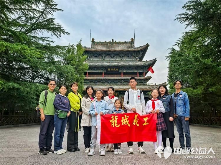 太原市龙城义工组织小志愿者在国庆节朗诵出对祖国的热爱这是属于小志愿者的国庆仪式感 - 第2张 - 山西公益人 太原市龙城义工组织小志愿者在国庆节朗诵出对祖国的热爱这是属于小志愿者的国庆仪式感 - 第2张