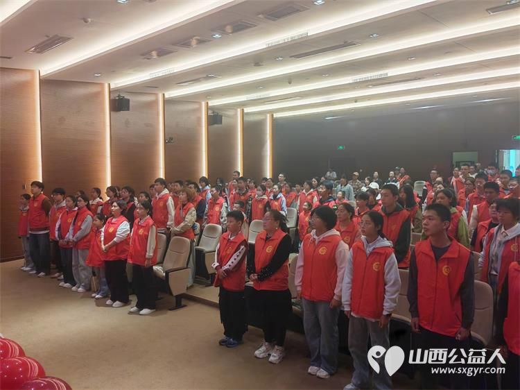 传承红色基因共筑家国情怀----临汾市志愿服务联合会举办了迎国庆爱国主义教育活动让在场所有人接受了一次深刻的爱国主义精神洗礼 - 第2张 - 山西公益人 传承红色基因共筑家国情怀----临汾市志愿服务联合会举办了迎国庆爱国主义教育活动让在场所有人接受了一次深刻的爱国主义精神洗礼 - 第2张