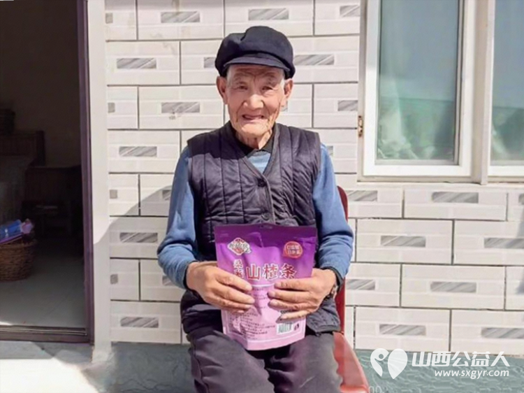 国庆节中秋节太原市龙城义工10月3日去寿阳天天养老院关爱老人活动和老人们一起高高兴兴地过两节 - 第7张 - 山西公益人 国庆节中秋节太原市龙城义工10月3日去寿阳天天养老院关爱老人活动和老人们一起高高兴兴地过两节 - 第7张