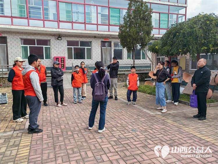 国庆节中秋节太原市龙城义工10月3日去寿阳天天养老院关爱老人活动和老人们一起高高兴兴地过两节 - 第2张 - 山西公益人 国庆节中秋节太原市龙城义工10月3日去寿阳天天养老院关爱老人活动和老人们一起高高兴兴地过两节 - 第2张