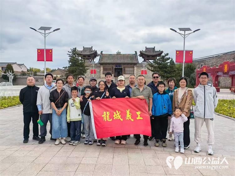 国庆节中秋节太原市龙城义工10月3日去寿阳天天养老院关爱老人活动和老人们一起高高兴兴地过两节 - 第8张 - 山西公益人 国庆节中秋节太原市龙城义工10月3日去寿阳天天养老院关爱老人活动和老人们一起高高兴兴地过两节 - 第8张