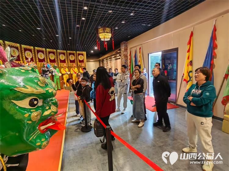 国庆节中秋节太原市龙城义工10月3日去寿阳天天养老院关爱老人活动和老人们一起高高兴兴地过两节 - 第11张 - 山西公益人 国庆节中秋节太原市龙城义工10月3日去寿阳天天养老院关爱老人活动和老人们一起高高兴兴地过两节 - 第11张