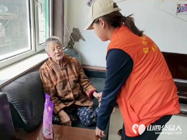 国庆节中秋节太原市龙城义工10月3日去寿阳天天养老院关爱老人活动和老人们一起高高兴兴地过两节 - 第3张 - 山西公益人 国庆节中秋节太原市龙城义工10月3日去寿阳天天养老院关爱老人活动和老人们一起高高兴兴地过两节 - 第3张