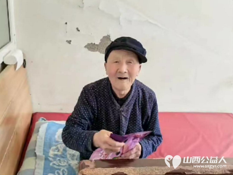 国庆节中秋节太原市龙城义工10月3日去寿阳天天养老院关爱老人活动和老人们一起高高兴兴地过两节 - 第6张 - 山西公益人 国庆节中秋节太原市龙城义工10月3日去寿阳天天养老院关爱老人活动和老人们一起高高兴兴地过两节 - 第6张