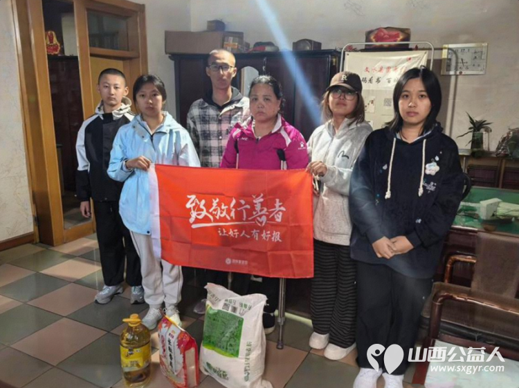 善举获肯定双节倍暖心 文水县爱心帮扶志愿者协会带着对行善者的敬意与关怀去往行善者梁瑛的家中赠送1000元慰问金及价值200元的米面油等生活必需品 - 第2张 - 山西公益人 善举获肯定双节倍暖心 文水县爱心帮扶志愿者协会带着对行善者的敬意与关怀去往行善者梁瑛的家中赠送1000元慰问金及价值200元的米面油等生活必需品 - 第2张