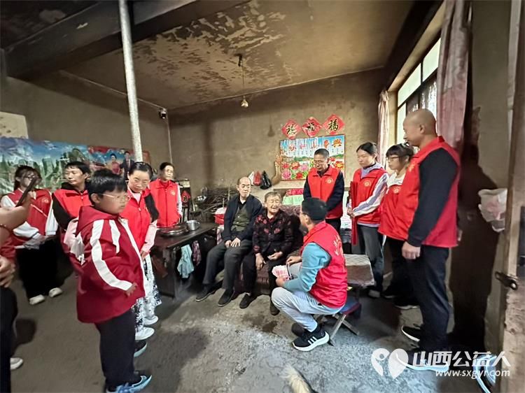 屯留正能量公益协会爱心志愿者们冒雨深入西丰宜村和东街村看望慰问残疾老人家庭及德高望重的人民教师并送上节日最美好的祝福 - 第23张 - 山西公益人 屯留正能量公益协会爱心志愿者们冒雨深入西丰宜村和东街村看望慰问残疾老人家庭及德高望重的人民教师并送上节日最美好的祝福 - 第23张