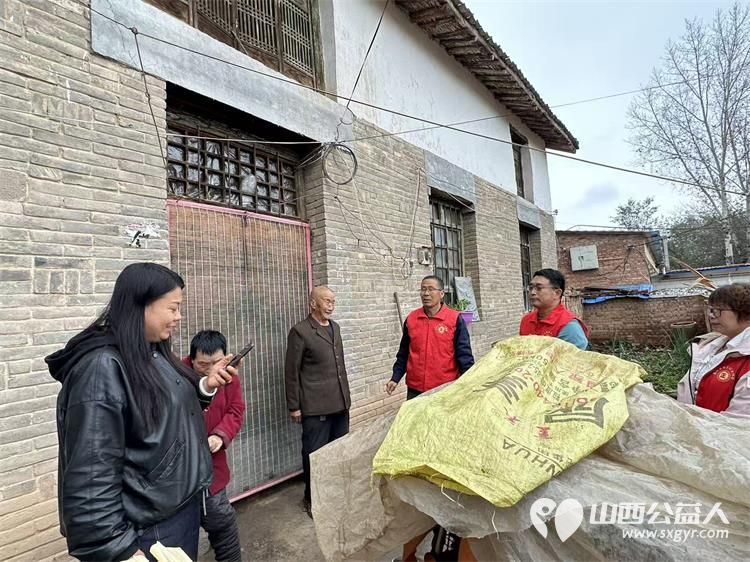 屯留正能量公益协会爱心志愿者们冒雨深入西丰宜村和东街村看望慰问残疾老人家庭及德高望重的人民教师并送上节日最美好的祝福 - 第21张 - 山西公益人 屯留正能量公益协会爱心志愿者们冒雨深入西丰宜村和东街村看望慰问残疾老人家庭及德高望重的人民教师并送上节日最美好的祝福 - 第21张