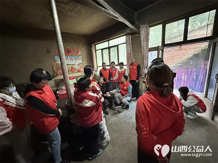 屯留正能量公益协会爱心志愿者们冒雨深入西丰宜村和东街村看望慰问残疾老人家庭及德高望重的人民教师并送上节日最美好的祝福 - 第16张 - 山西公益人 屯留正能量公益协会爱心志愿者们冒雨深入西丰宜村和东街村看望慰问残疾老人家庭及德高望重的人民教师并送上节日最美好的祝福 - 第16张