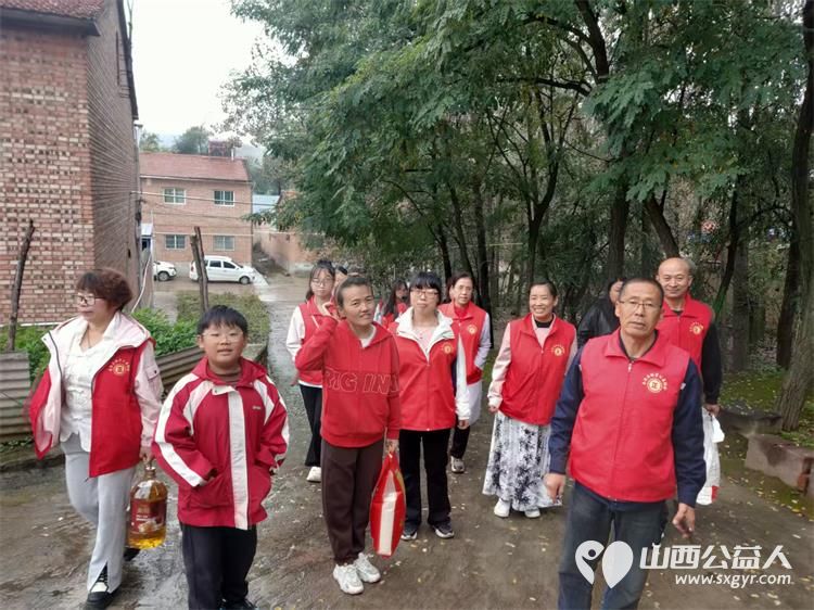 屯留正能量公益协会爱心志愿者们冒雨深入西丰宜村和东街村看望慰问残疾老人家庭及德高望重的人民教师并送上节日最美好的祝福 - 第20张 - 山西公益人 屯留正能量公益协会爱心志愿者们冒雨深入西丰宜村和东街村看望慰问残疾老人家庭及德高望重的人民教师并送上节日最美好的祝福 - 第20张