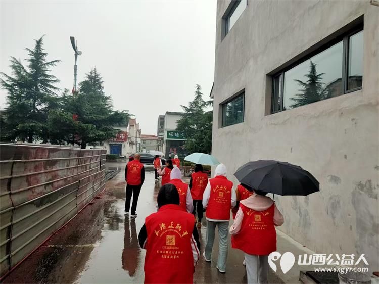 屯留正能量公益协会爱心志愿者们冒雨深入西丰宜村和东街村看望慰问残疾老人家庭及德高望重的人民教师并送上节日最美好的祝福 - 第6张 - 山西公益人 屯留正能量公益协会爱心志愿者们冒雨深入西丰宜村和东街村看望慰问残疾老人家庭及德高望重的人民教师并送上节日最美好的祝福 - 第6张