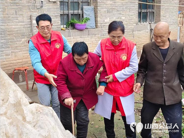 屯留正能量公益协会爱心志愿者们冒雨深入西丰宜村和东街村看望慰问残疾老人家庭及德高望重的人民教师并送上节日最美好的祝福 - 第13张 - 山西公益人 屯留正能量公益协会爱心志愿者们冒雨深入西丰宜村和东街村看望慰问残疾老人家庭及德高望重的人民教师并送上节日最美好的祝福 - 第13张