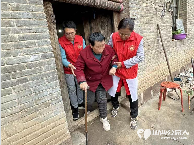 屯留正能量公益协会爱心志愿者们冒雨深入西丰宜村和东街村看望慰问残疾老人家庭及德高望重的人民教师并送上节日最美好的祝福 - 第12张 - 山西公益人 屯留正能量公益协会爱心志愿者们冒雨深入西丰宜村和东街村看望慰问残疾老人家庭及德高望重的人民教师并送上节日最美好的祝福 - 第12张