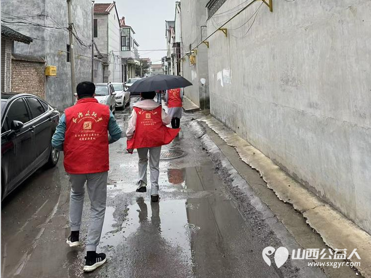 屯留正能量公益协会爱心志愿者们冒雨深入西丰宜村和东街村看望慰问残疾老人家庭及德高望重的人民教师并送上节日最美好的祝福 - 第7张 - 山西公益人 屯留正能量公益协会爱心志愿者们冒雨深入西丰宜村和东街村看望慰问残疾老人家庭及德高望重的人民教师并送上节日最美好的祝福 - 第7张
