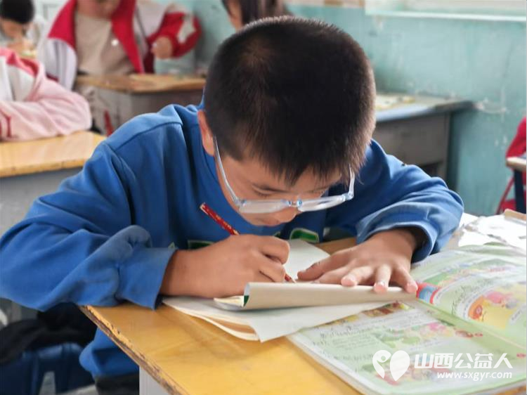 长治市善泽留守困境儿童协会第二次走进沁县西关小学辅导留守儿童让孩子们在趣味里读懂中华上下五千年 - 第13张