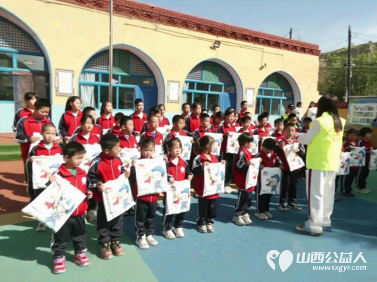 情暖高家沟小学儿童----兴县顺风公益联合会开展“温暖童心关爱成长”公益行动 - 第4张