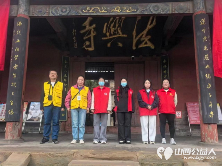 雨中坚守:长治市文物保护志愿者服务中心文物志愿者的国庆中秋担当为游客搭建起了解历史文化的桥梁 - 第4张 - 山西公益人 雨中坚守:长治市文物保护志愿者服务中心文物志愿者的国庆中秋担当为游客搭建起了解历史文化的桥梁 - 第4张