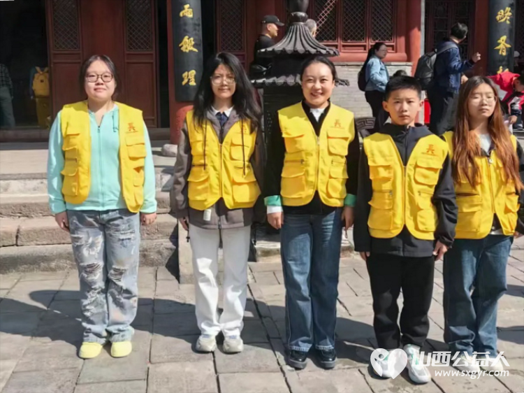 雨中坚守:长治市文物保护志愿者服务中心文物志愿者的国庆中秋担当为游客搭建起了解历史文化的桥梁 - 第21张 - 山西公益人 雨中坚守:长治市文物保护志愿者服务中心文物志愿者的国庆中秋担当为游客搭建起了解历史文化的桥梁 - 第21张