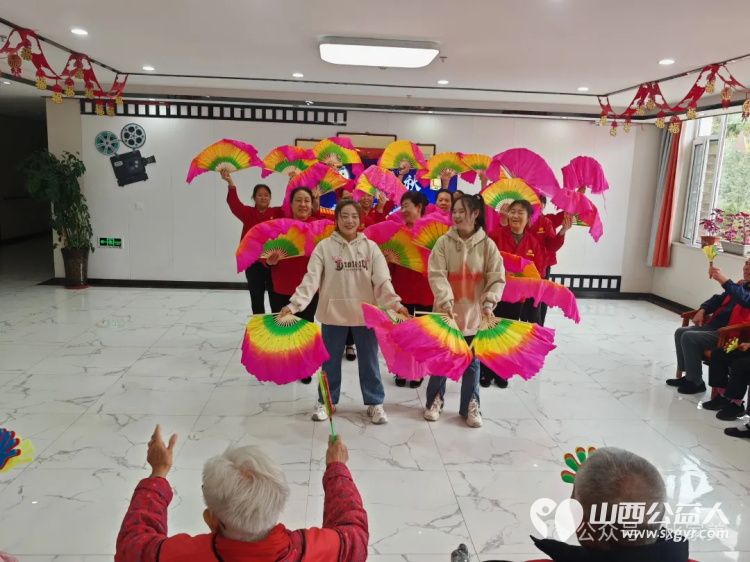 情暖佳节共筑团圆 太原市杏花岭区比家美慈爱养护院中秋联欢为长者和员工们带来了无尽的欢乐与温暖 - 第5张 - 山西公益人 情暖佳节共筑团圆 太原市杏花岭区比家美慈爱养护院中秋联欢为长者和员工们带来了无尽的欢乐与温暖 - 第5张