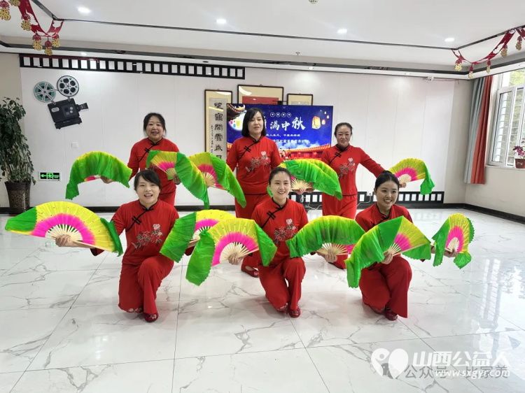 情暖佳节共筑团圆 太原市杏花岭区比家美慈爱养护院中秋联欢为长者和员工们带来了无尽的欢乐与温暖 - 第4张 - 山西公益人 情暖佳节共筑团圆 太原市杏花岭区比家美慈爱养护院中秋联欢为长者和员工们带来了无尽的欢乐与温暖 - 第4张