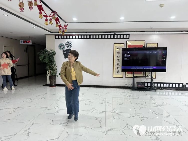 情暖佳节共筑团圆 太原市杏花岭区比家美慈爱养护院中秋联欢为长者和员工们带来了无尽的欢乐与温暖 - 第3张 - 山西公益人 情暖佳节共筑团圆 太原市杏花岭区比家美慈爱养护院中秋联欢为长者和员工们带来了无尽的欢乐与温暖 - 第3张